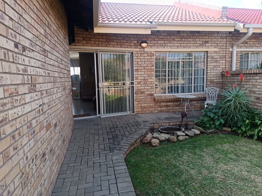 2 Bedroom Property for Sale in Minerva Gardens Northern Cape